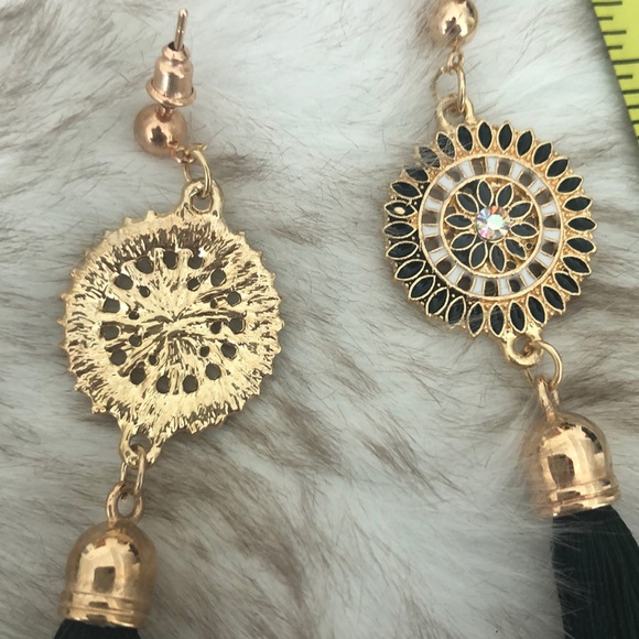 SOLD 🧡 NWT Black Tassel Earrings - Picture 4 of 5